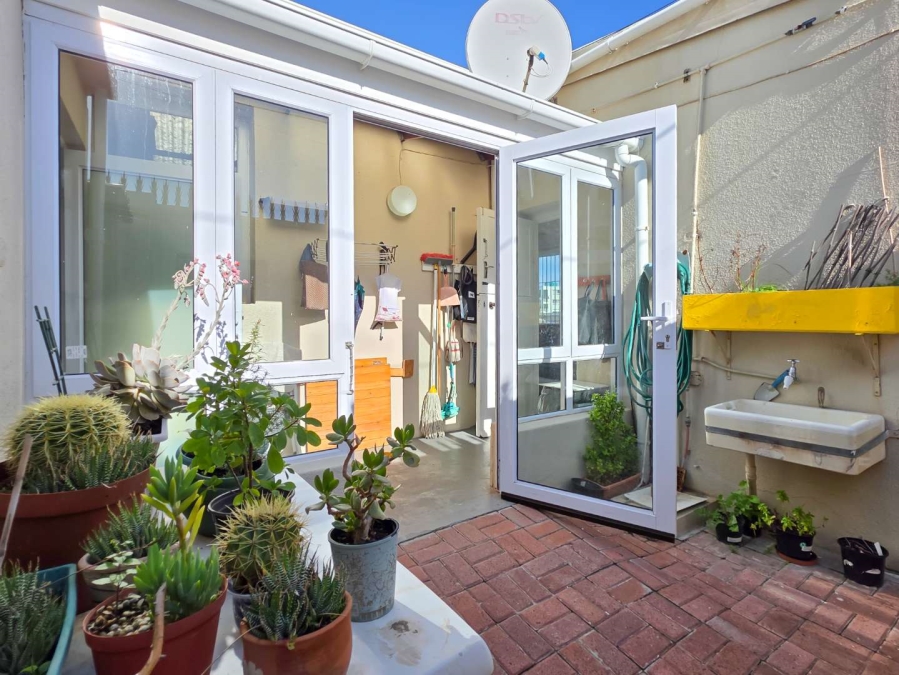 3 Bedroom Property for Sale in Sea Point Western Cape